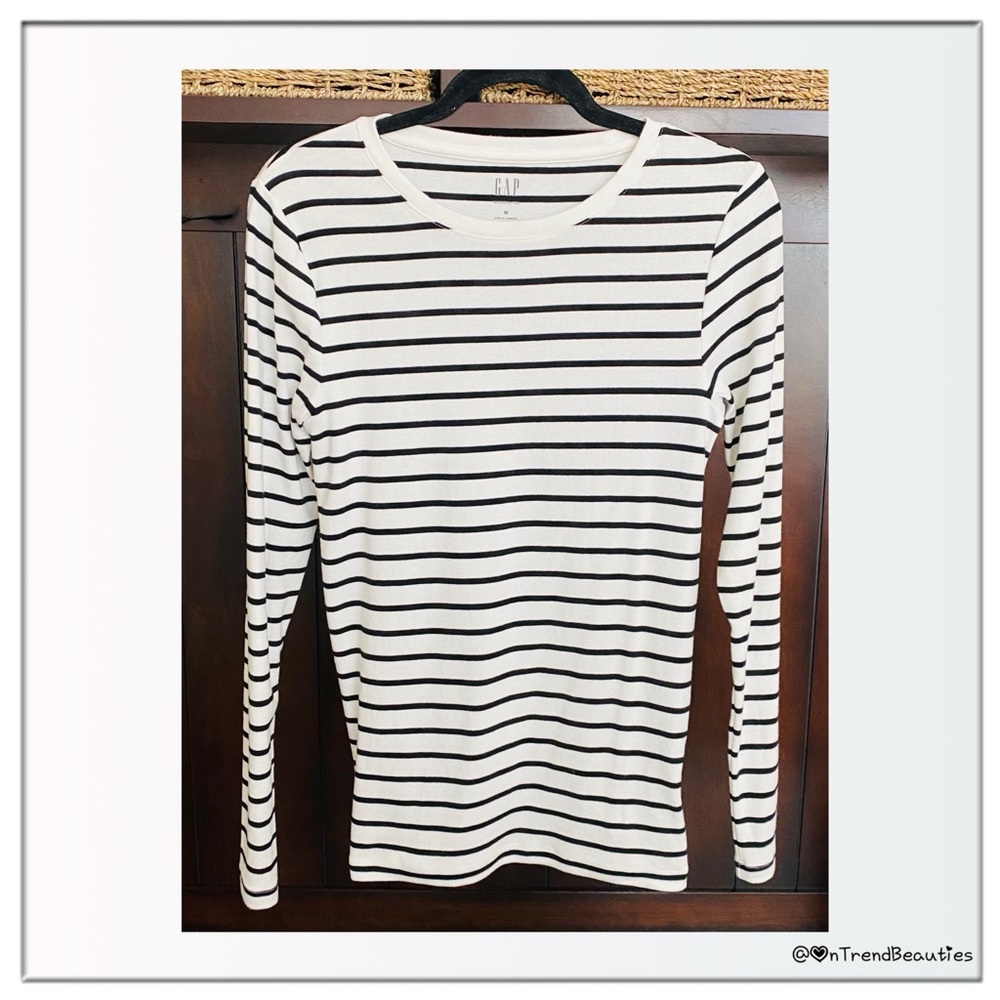 Modern Everyday Long Sleeve White & Black Strips Crewneck Top - Picture 2 of 4
